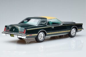 Lincoln Continental Mark V Vert Foncé MCG 1:18 MCG18404 Métal Moulé — image 2 sur 6