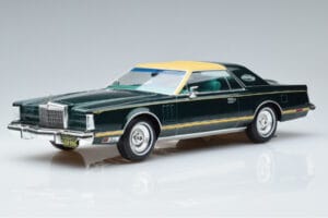 Lincoln Continental Mark V Vert Foncé MCG 1:18 MCG18404 Métal Moulé