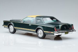 Lincoln Continental Mark V Vert Foncé MCG 1:18 MCG18404 Métal Moulé — image 5 sur 6