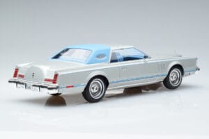 Lincoln Continental Mark V Argent MCG 1:18 MCG18403 Métal Moulé — image 2 sur 6
