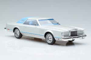Lincoln Continental Mark V Argent MCG 1:18 MCG18403 Métal Moulé — image 4 sur 6