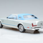 Lincoln Continental Mark V Argent MCG 1:18 - image 5 of 6