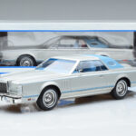 Lincoln Continental Mark V Argent MCG 1:18 - image 6 of 6