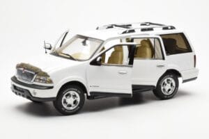 Lincoln Navigator Blanc AUTOart 1:18 72761 Métal Moulé — image 2 sur 8
