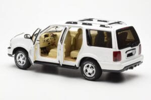 Lincoln Navigator Blanc AUTOart 1:18 72761 Métal Moulé — image 5 sur 8