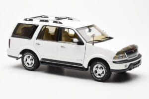 Lincoln Navigator Blanc AUTOart 1:18 72761 Métal Moulé — image 6 sur 8