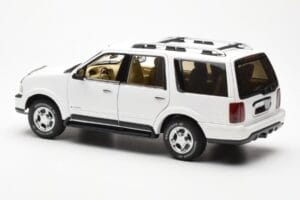 Lincoln Navigator Blanc AUTOart 1:18 72761 Métal Moulé — image 7 sur 8