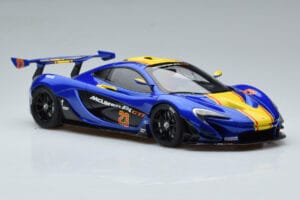 McLaren P1 GTR Bleu Avec Rayures Jaunes AUTOart 1:18 81542 Composite — image 5 sur 7