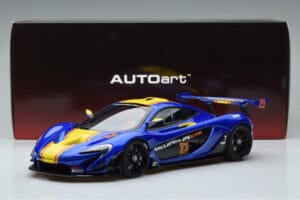 McLaren P1 GTR Bleu Avec Rayures Jaunes AUTOart 1:18 81542 Composite — image 7 sur 7