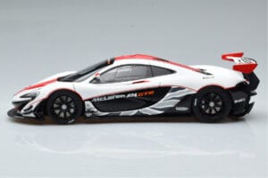 McLaren P1 GTR Blanc Brillant Avec Rayures Rouges AUTOart 1:18 81541 Composite — image 4 sur 7