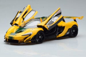 McLaren P1 GTR Jaune Avec Rayures Vertes AUTOart 1:18 81544 Composite — image 2 sur 7