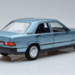 Mercedes 190E W201 Bleu Clair Norev 1:18 - image 3 of 7