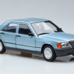 Mercedes 190E W201 Bleu Clair Norev 1:18 - image 5 of 7