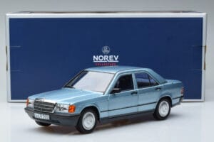 Mercedes 190E W201 Bleu Clair Norev 1:18 183828 Métal Moulé — image 7 sur 7