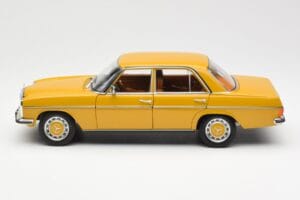 Mercedes 200/8 W115 Sahara Jaune Norev 1:18 183771 Métal Moulé — image 4 sur 8