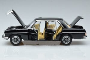 Mercedes 200 W115 Édition Limitée Norev 1:18 183775 Métal Moulé — image 4 sur 8