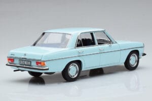 Mercedes 200 W115 Norev 1:18 183777 Métal Moulé — image 3 sur 7