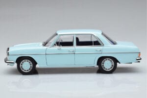 Mercedes 200 W115 Norev 1:18 183777 Métal Moulé — image 4 sur 7