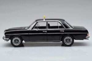 Mercedes 200 W115 Taxi Norev 1:18 183776 Métal Moulé — image 4 sur 7