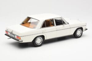 Mercedes 200 W115 Blanc Norev 1:18 183770 Métal Moulé — image 3 sur 8