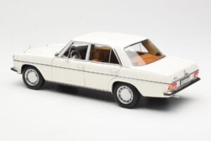 Mercedes 200 W115 Blanc Norev 1:18 183770 Métal Moulé — image 7 sur 8