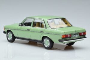 Mercedes 200 W123 Vert Norev 1:18 183796 Métal Moulé — image 6 sur 7