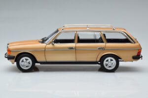 Mercedes 200T S123 AMG Package Beige Norev 1:18 183739 Métal Moulé — image 5 sur 9