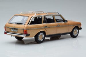 Mercedes 200T S123 Beige Norev 1:18 183738 Métal Moulé — image 3 sur 9