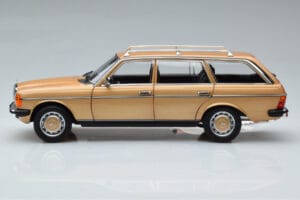 Mercedes 200T S123 Beige Norev 1:18 183738 Métal Moulé — image 5 sur 9