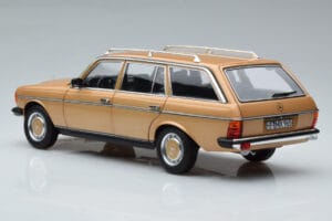 Mercedes 200T S123 Beige Norev 1:18 183738 Métal Moulé — image 7 sur 9