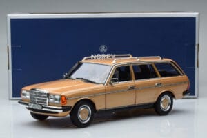Mercedes 200T S123 Beige Norev 1:18 183738 Métal Moulé — image 9 sur 9