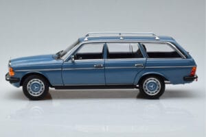 Mercedes 200T S123 Bleu Norev 1:18 183737 Métal Moulé — image 4 sur 7