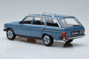 Mercedes 200T S123 Bleu Norev 1:18 183737 Métal Moulé — image 6 sur 7