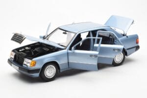 Mercedes 230E W124 Bleu Clair Métallique Norev 1:18 183945 Métal Moulé — image 2 sur 8