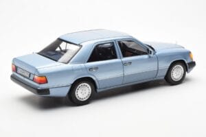 Mercedes 230E W124 Bleu Clair Métallique Norev 1:18 183945 Métal Moulé — image 3 sur 8