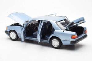 Mercedes 230E W124 Bleu Clair Métallique Norev 1:18 183945 Métal Moulé — image 5 sur 8