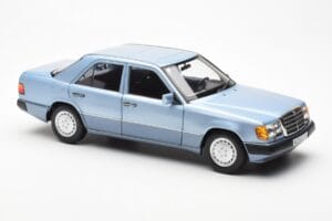 Mercedes 230E W124 Bleu Clair Métallique Norev 1:18 183945 Métal Moulé — image 6 sur 8