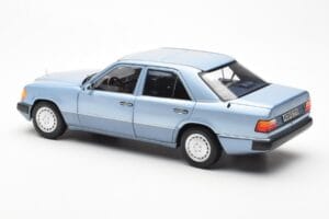 Mercedes 230E W124 Bleu Clair Métallique Norev 1:18 183945 Métal Moulé — image 7 sur 8
