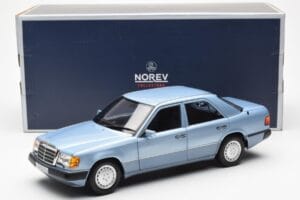 Mercedes 230E W124 Bleu Clair Métallique Norev 1:18 183945 Métal Moulé — image 8 sur 8