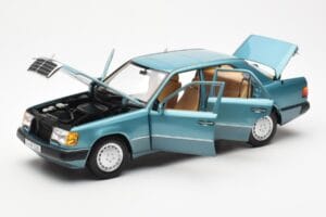 Mercedes 230E W124 Beryl Metallic Édition Concessionnaire Norev 1:18 B66040698 Métal Moulé — image 2 sur 8