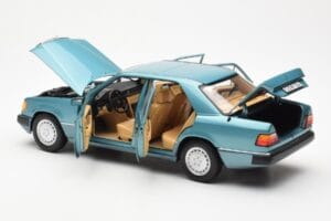 Mercedes 230E W124 Beryl Metallic Édition Concessionnaire Norev 1:18 B66040698 Métal Moulé — image 5 sur 8