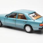 Mercedes 230E W124 Beryl Metallic Édition Concessionnaire Norev 1:18 B66040698 - image 7 of 8