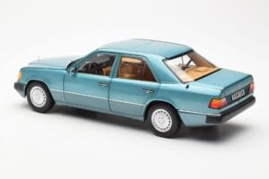 Mercedes 230E W124 Beryl Metallic Édition Concessionnaire Norev 1:18 B66040698 Métal Moulé — image 7 sur 8