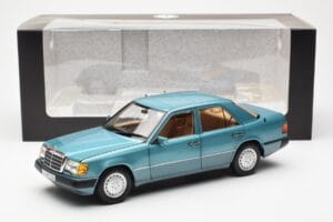 Mercedes 230E W124 Beryl Metallic Édition Concessionnaire Norev 1:18 B66040698 Métal Moulé — image 8 sur 8