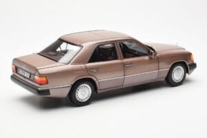 Mercedes 230E W124 Rosewood Metallic Édition Concessionnaire Norev 1:18 B66040697 Métal Moulé — image 3 sur 8