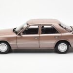 Mercedes 230E W124 Rosewood Metallic Édition Concessionnaire Norev 1:18 B66040697 - image 4 of 8