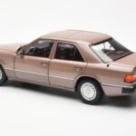 Mercedes 230E W124 Rosewood Metallic Édition Concessionnaire Norev 1:18 B66040697 - image 7 of 8