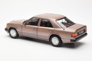 Mercedes 230E W124 Rosewood Metallic Édition Concessionnaire Norev 1:18 B66040697 Métal Moulé — image 7 sur 8