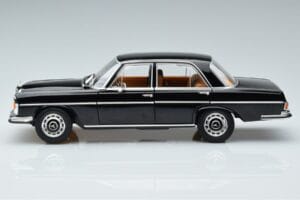 Mercedes 280 SE W108 Noir Norev 1:18 183762 Métal Moulé — image 4 sur 7