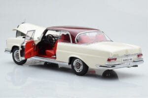 Mercedes 280 SE W108 Blanc AUTOart 1:18 76287 Métal Moulé — image 3 sur 8